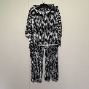 Womens Black & White Set